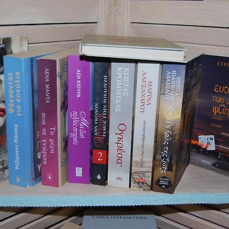 Luxury Traditional Room The Small Bookstore Kastro-Kyllini Buitenkant foto